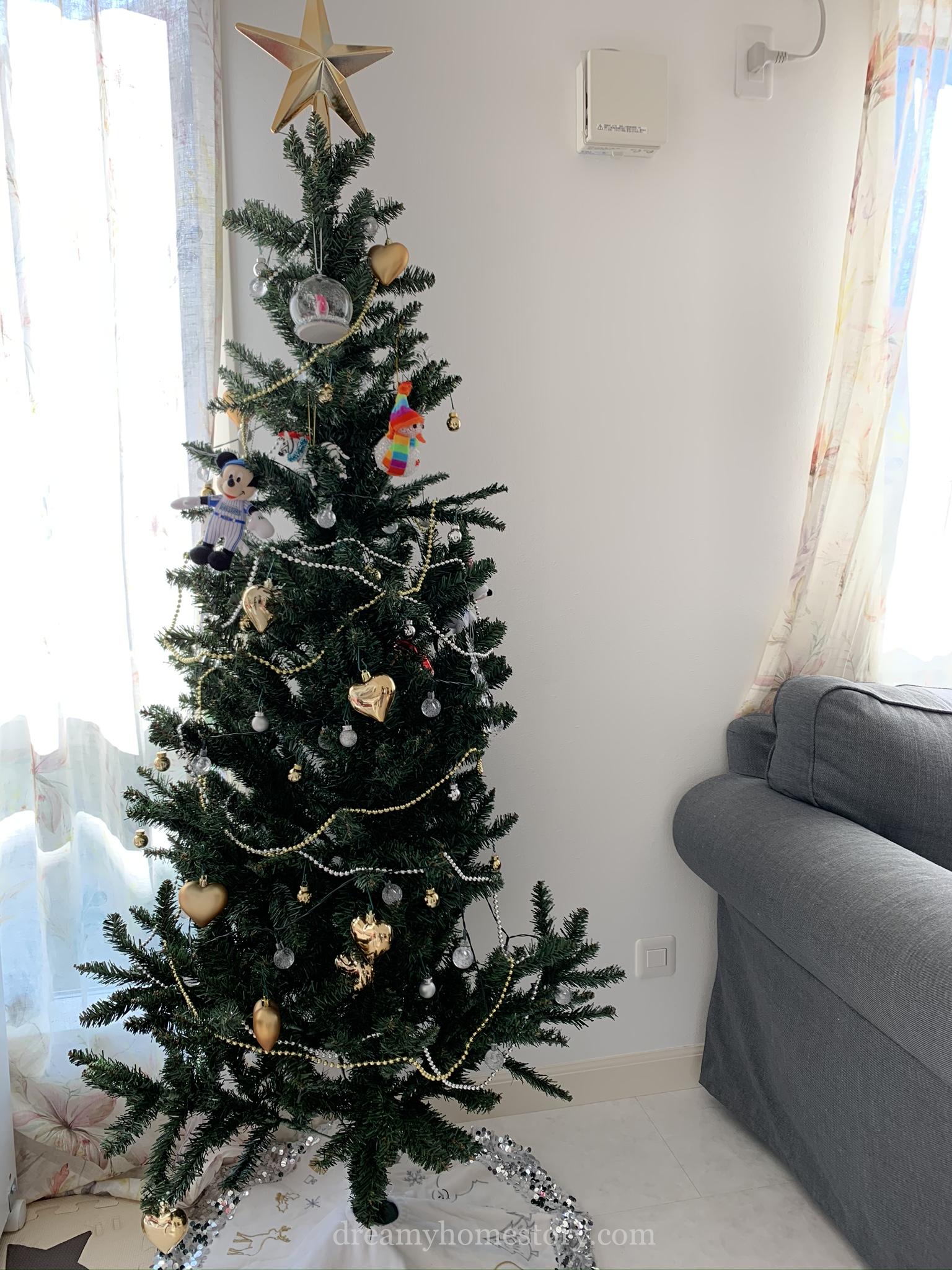 クリスマスツリーっていつから家に飾るの 出す時期はいつが正解 白いおうちで理想の二世帯住宅 インテリアができるまで クリスマスツリーっていつから家に飾るの 出す時期はいつが正解 白いおうちで理想の二世帯住宅 インテリアができるまで